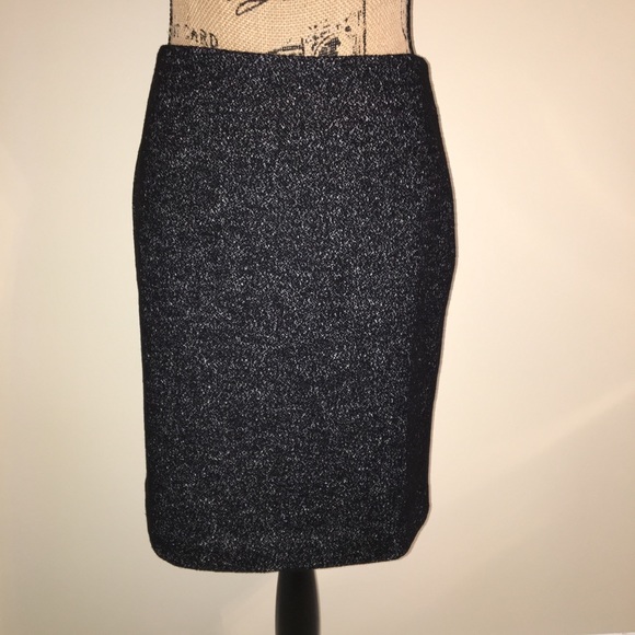 Ann Taylor Dresses & Skirts - Ann Taylor tweed exposed side zip skirt. Size 8.